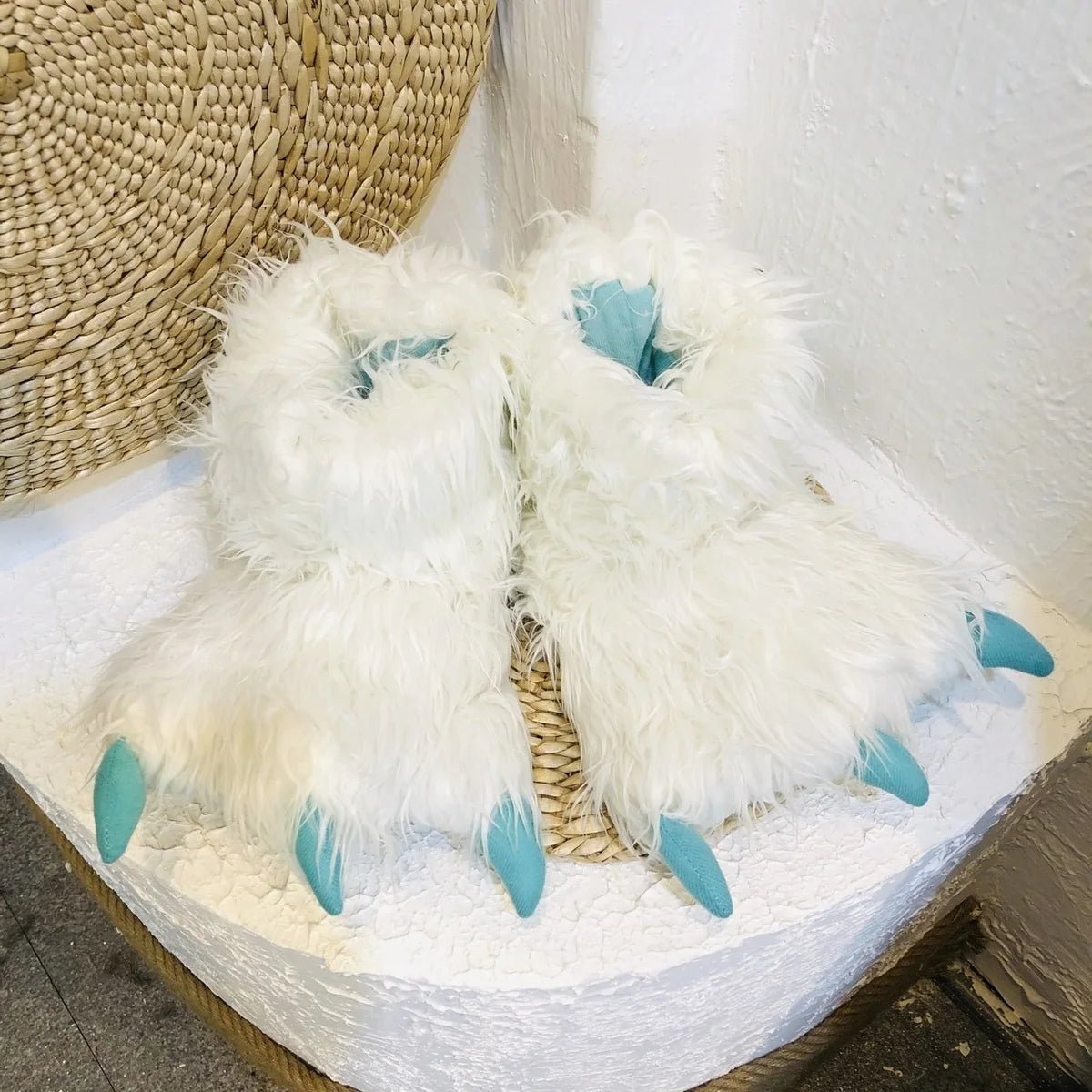 Whimsical Claw Comfort: Unisex Creative Cotton Slippers
