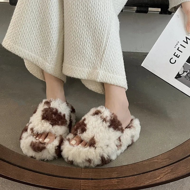 Cozy Chic: 2023 Autumn/Winter Plush Slippers